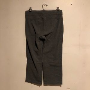 Gap body/ charcoal gray crop yoga pants/ small